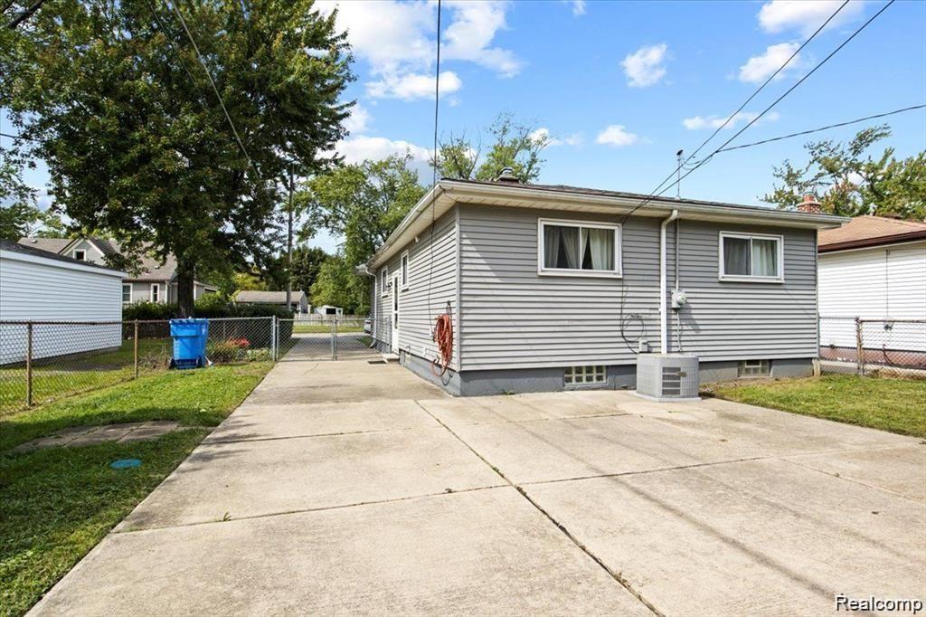 5009 Campbell Street, Dearborn Heights, MI 48125 — Photo 4