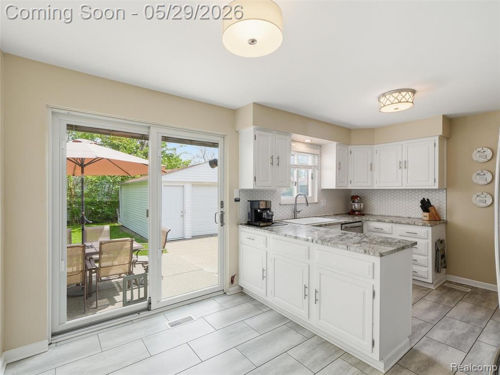 30728 Whittier Avenue, Madison Heights, MI 48071 — Photo 7