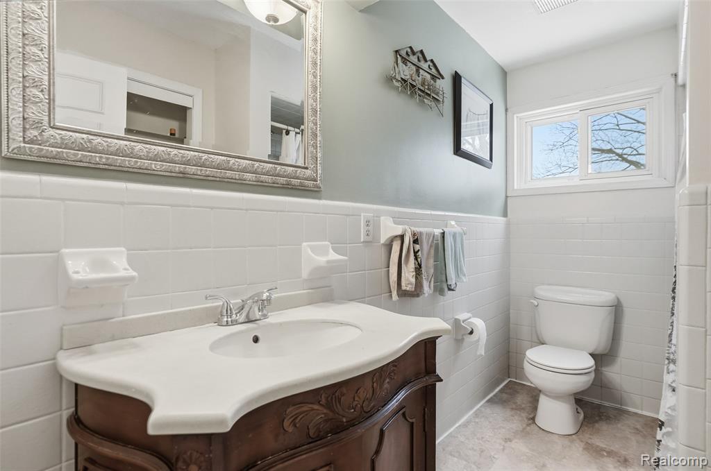 863 Sylvanwood Drive, Troy, MI 48085 — Photo 13