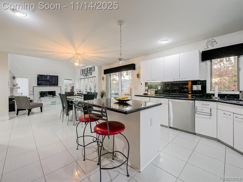 7359 Woodlore Drive, West Bloomfield, MI 48323 — Photo 4