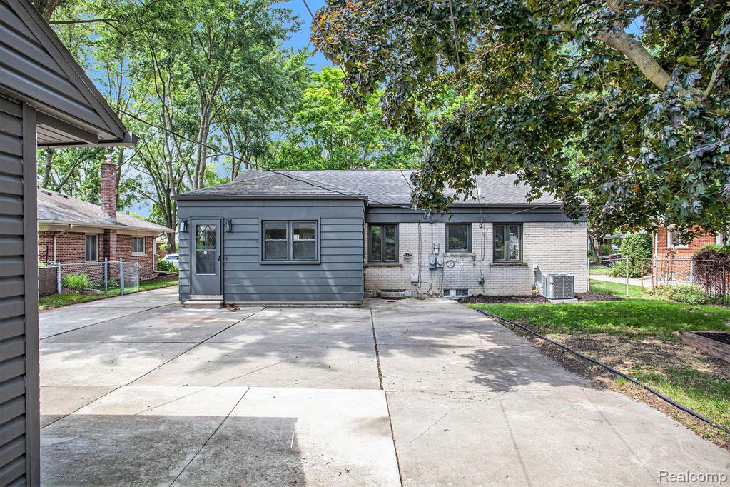 31100 W Rutland Street, Beverly Hills, MI 48025 — Photo 24