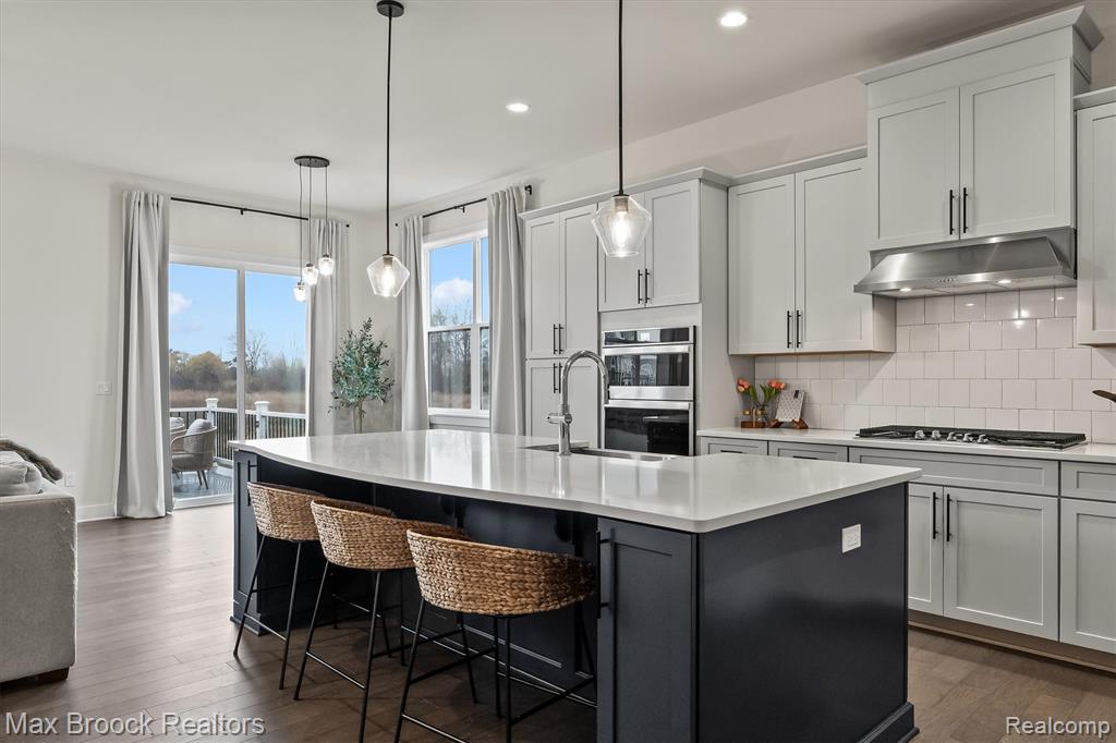 5526 Helmsdale Boulevard, West Bloomfield, MI — Photo 5