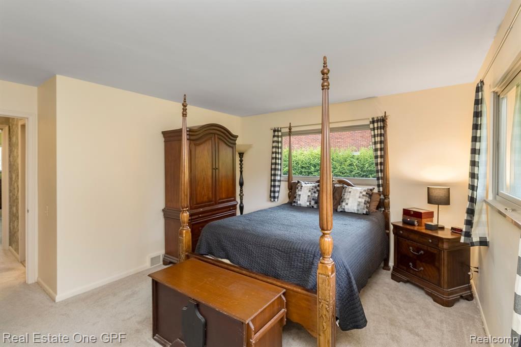 60 MOORLAND Drive, Grosse Pointe Shores, MI 48236 — Photo 41