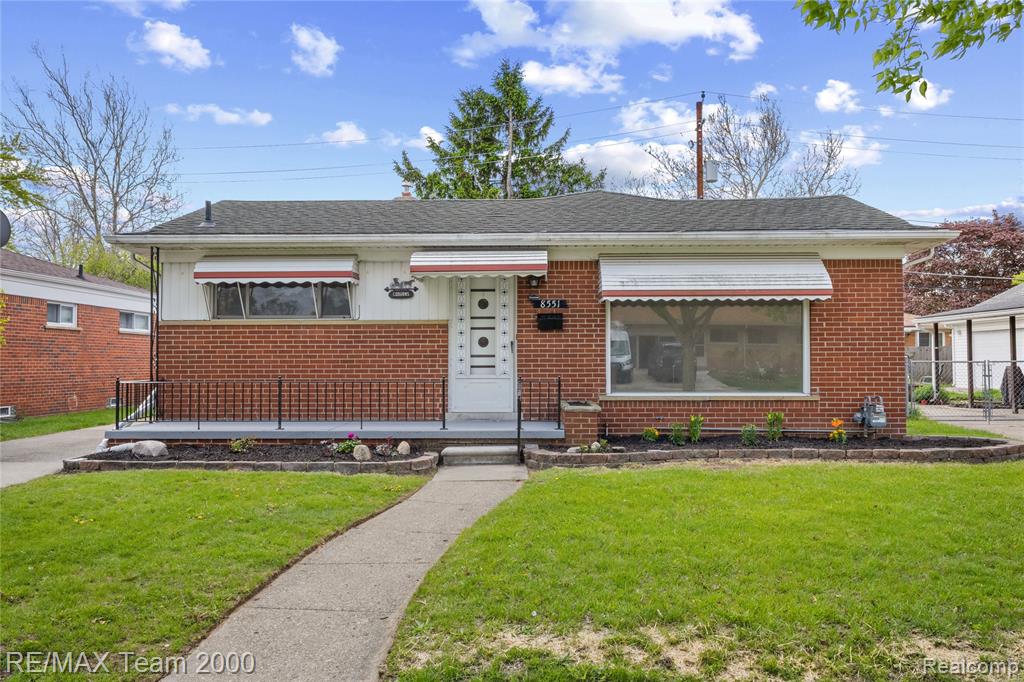 8551 Rockland Street, Dearborn Heights, MI 48127 — Photo 35