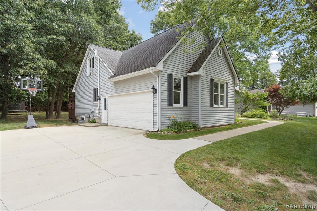 16413 E Horseshoe Trail, Linden, MI 48451 — Photo 2