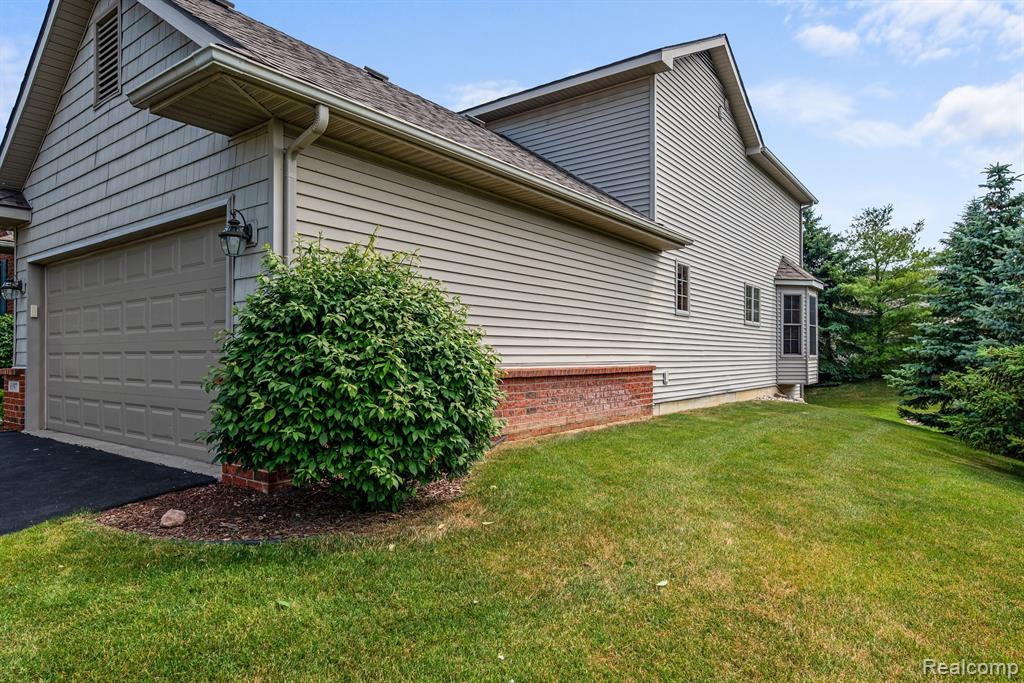 6197 MOUNTAIN LAUREL Drive, Brighton, MI 48116 — Photo 46
