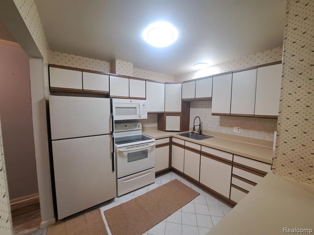 29469 BOBRICH Street, #76, Livonia, MI 48152 — Photo 7