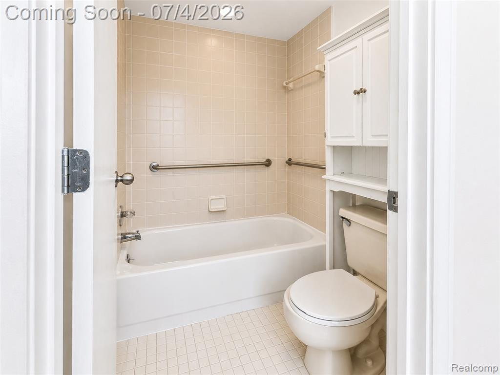 754 Ashley Circle, Rochester Hills, MI 48307 — Photo 28