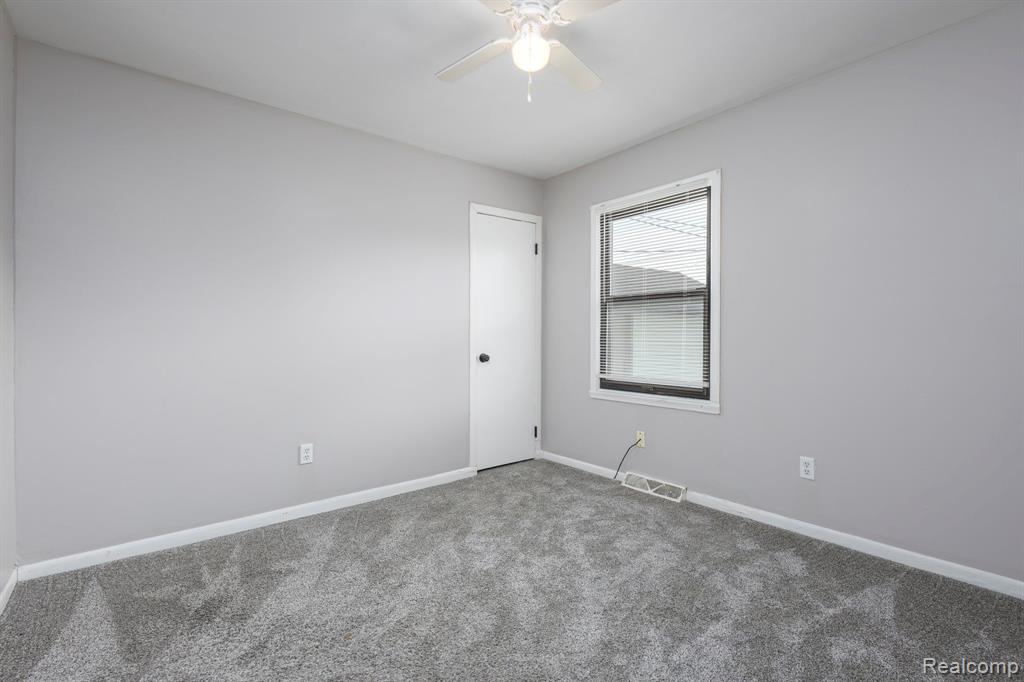 17204 Park Lane, Fraser, MI 48026 — Photo 12