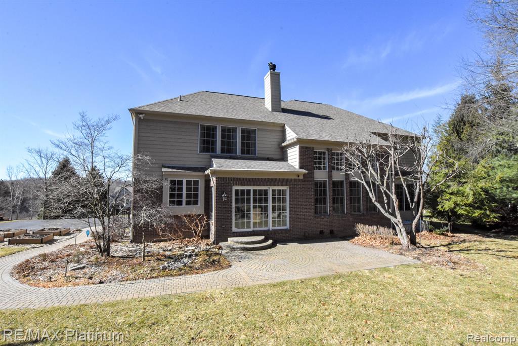9037 RIDGEFIELD Drive, Brighton, MI 48114 — Photo 5