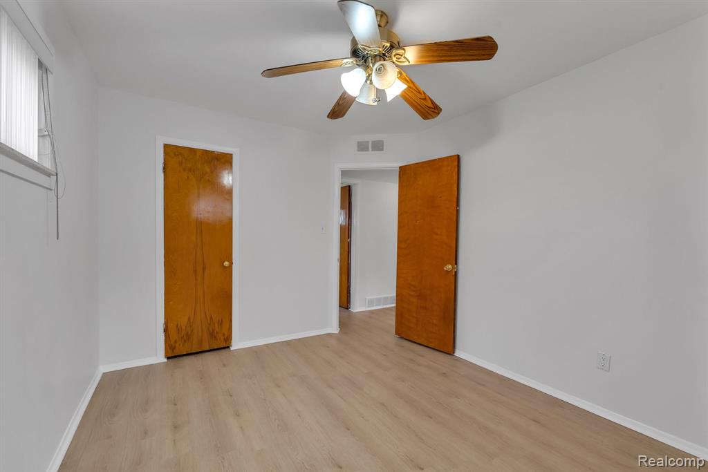 6571 N Highland Street, Dearborn Heights, MI 48127 — Photo 16