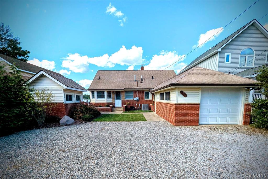 2525 Davista Drive, Highland, MI 48356 — Photo 2