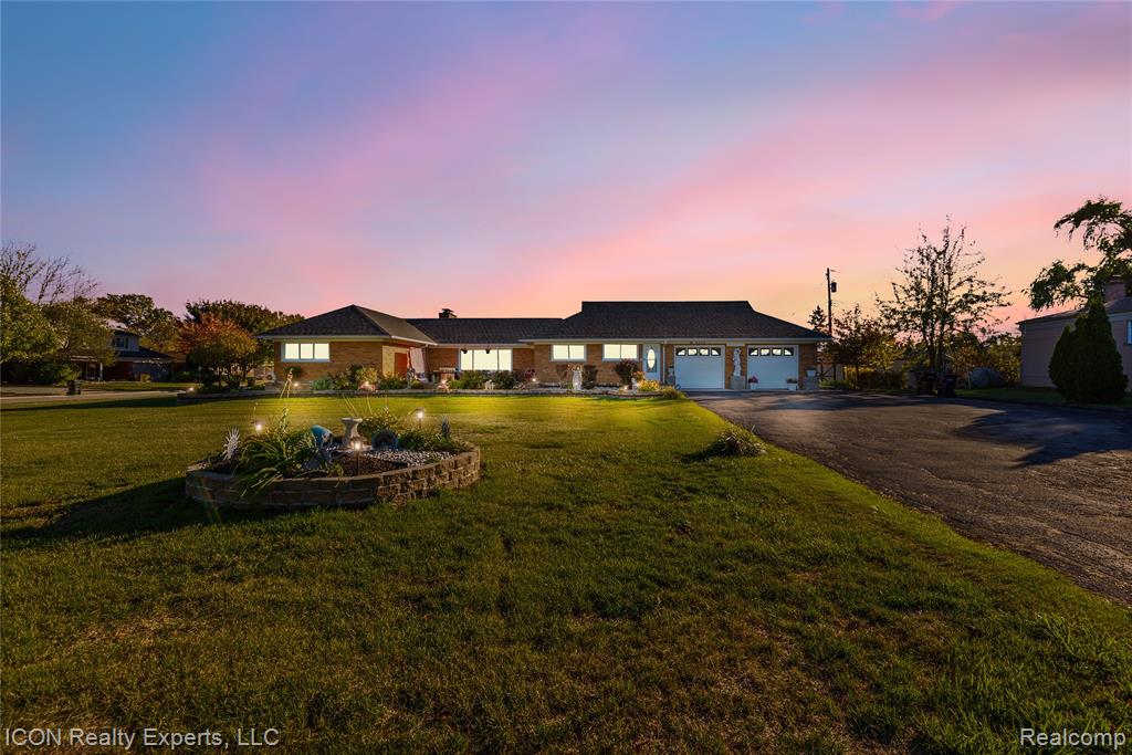 5072 15 Mile Road, Sterling Heights, MI 48310 — front exterior