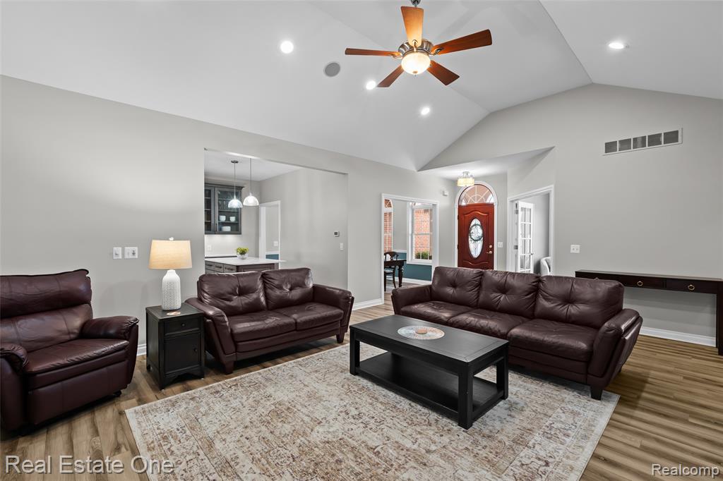 9032 Palmers Way Drive, Fenton, MI 48430 — Photo 8