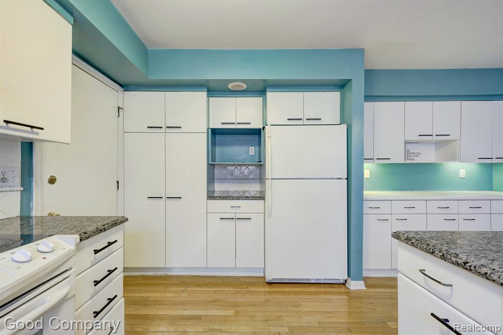 7105 Pebble Park Drive, West Bloomfield, MI — Photo 12