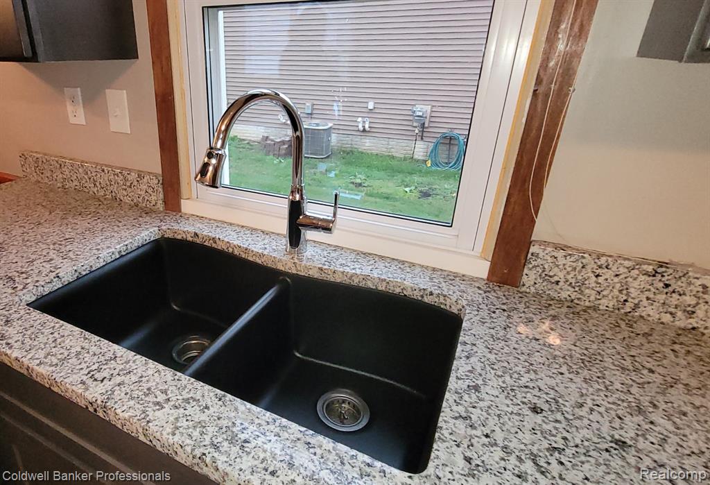 5010 Cass Elizabeth Road, Waterford, MI 48327 — Photo 12