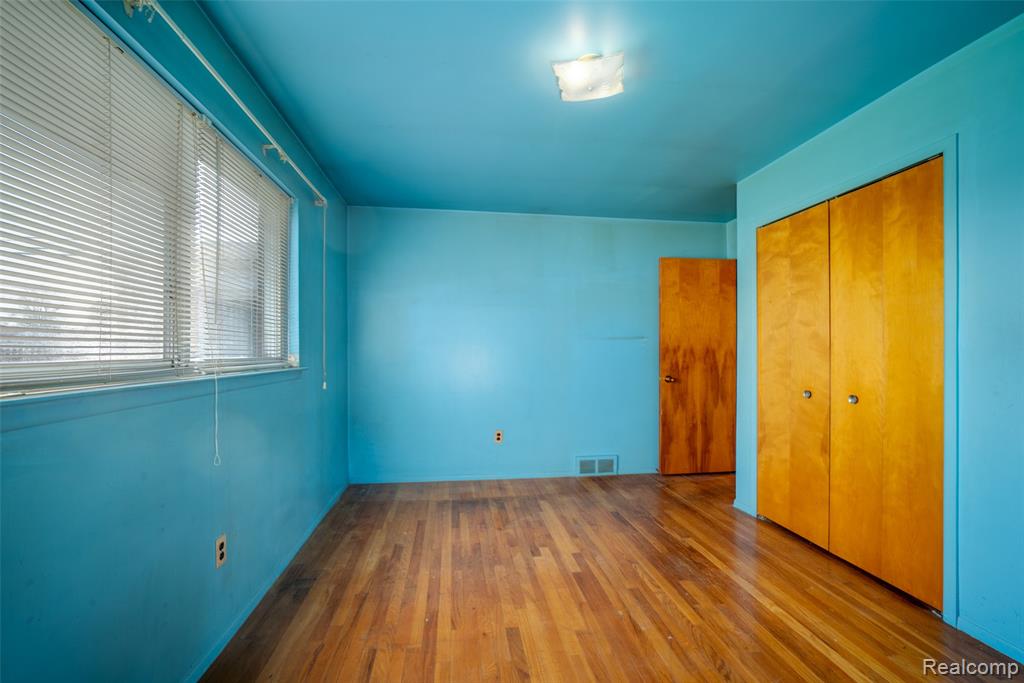 29889 Brown Court, Garden City, MI — Photo 13