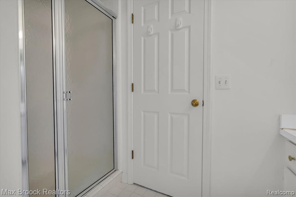 5554 Pine Brooke Court, Bloomfield Hills, MI 48304 — Photo 34