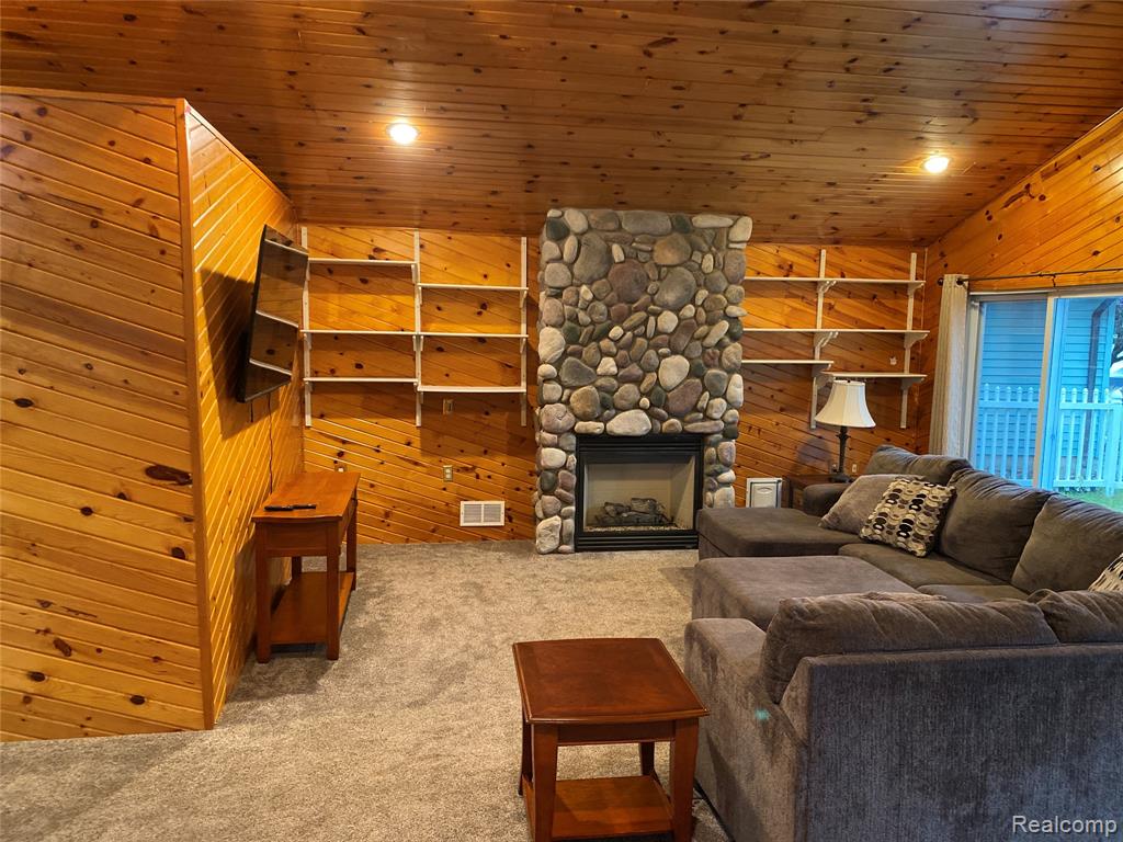 7825 Elizabeth Lake Rd Beach, Waterford, MI 48327 — Photo 9