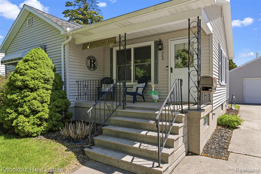 705 Burns Street, Essexville, MI 48732 — Photo 4
