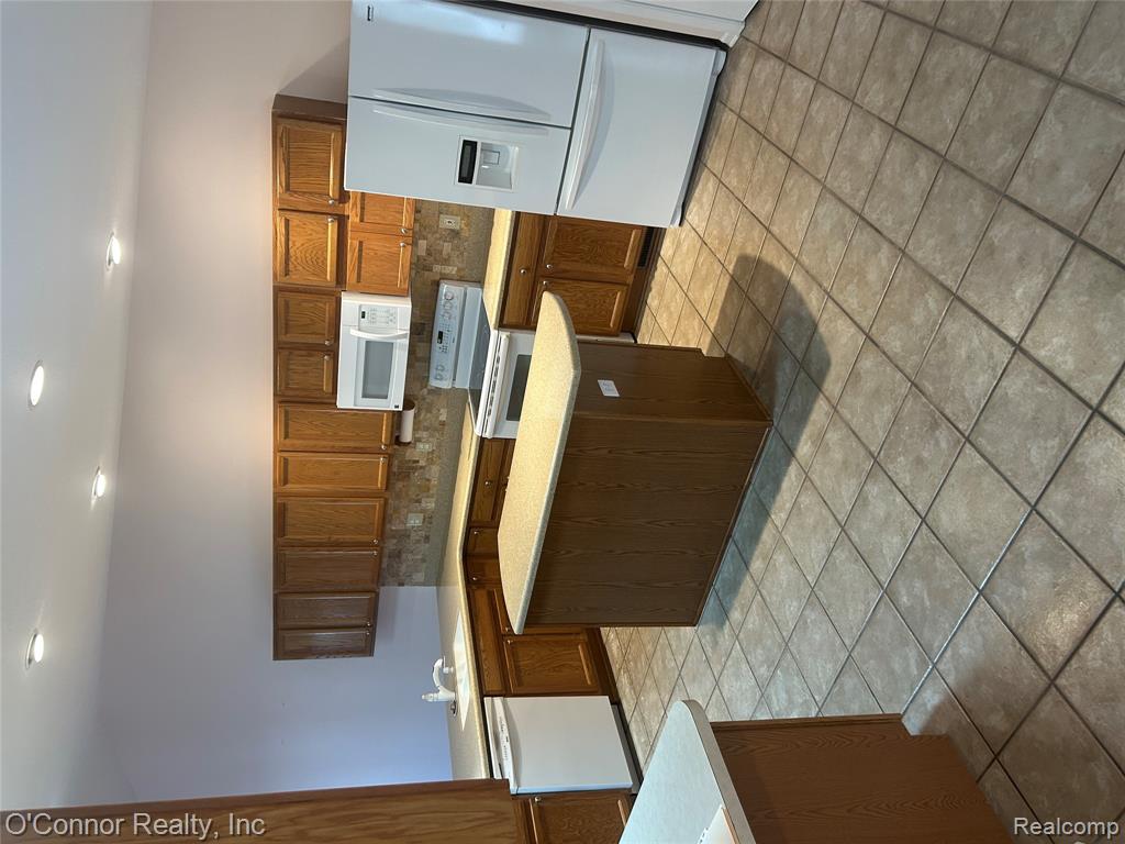 830 Crystal Lane, Marysville, MI 48040 — Photo 3