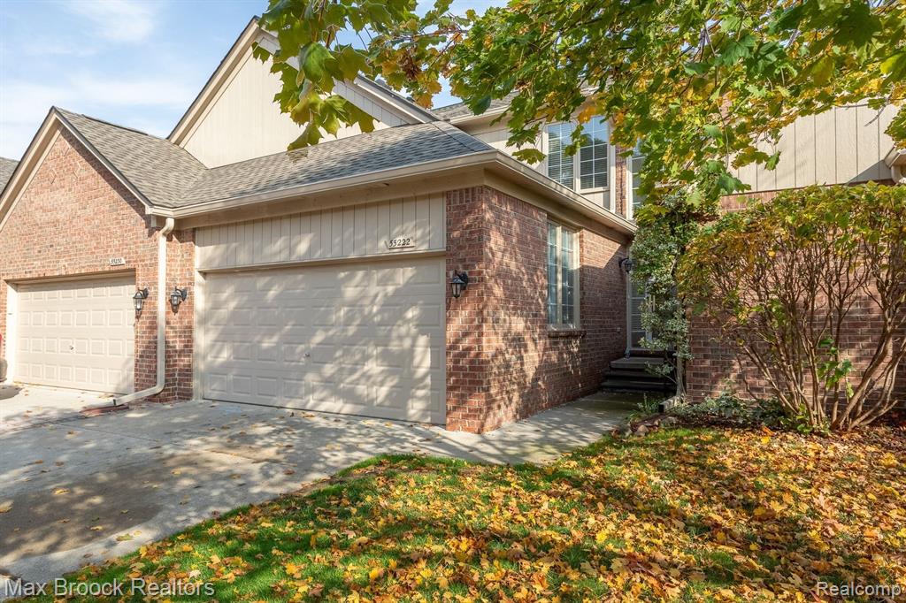 55222 BOARDWALK Drive, Shelby Twp, MI 48316 — Photo 30