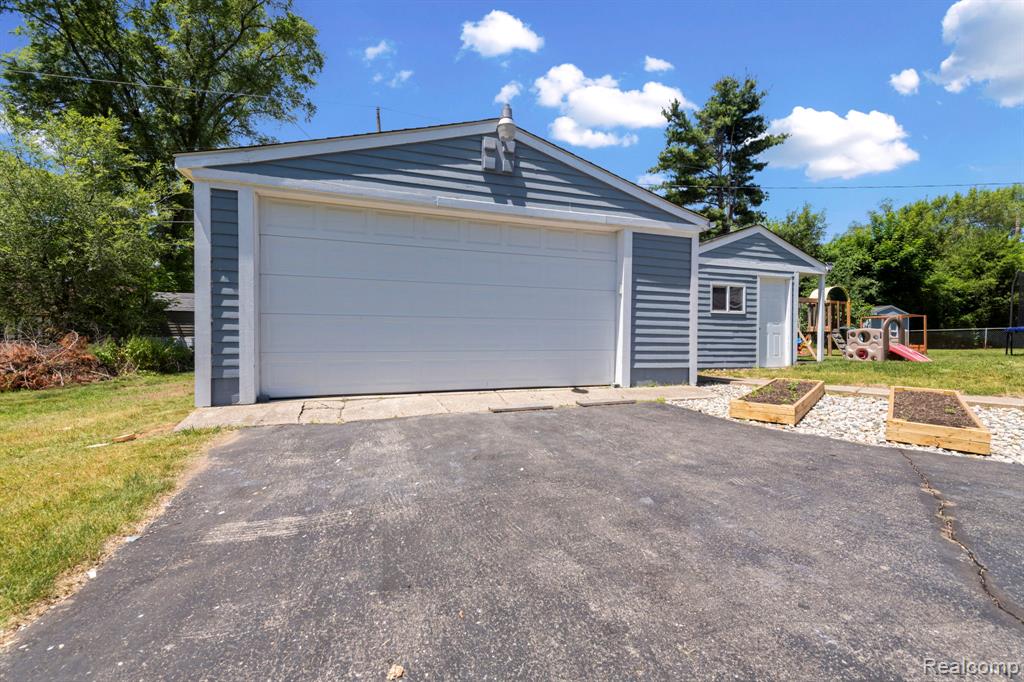 1570 Tamson Street, West Bloomfield, MI 48324 — Photo 42
