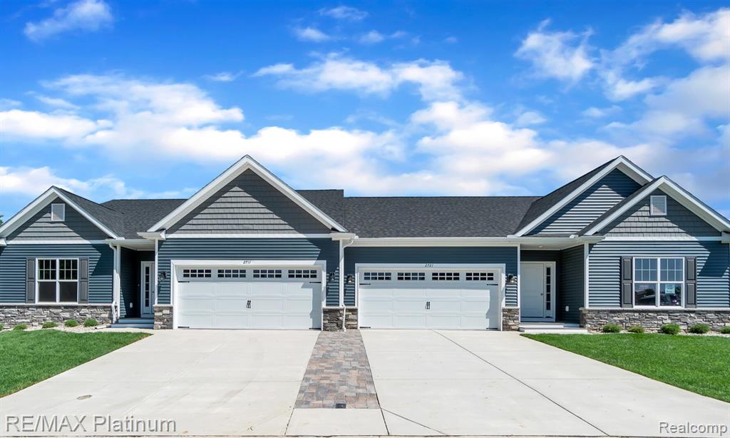 830 Oakwood Circle, 33, Fenton, MI 48430 — Photo 3