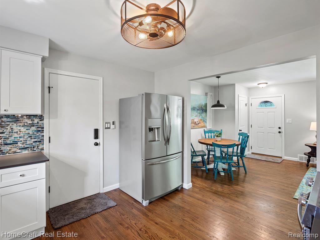 523 W BROOKS Street, Howell, MI 48843 — Photo 12
