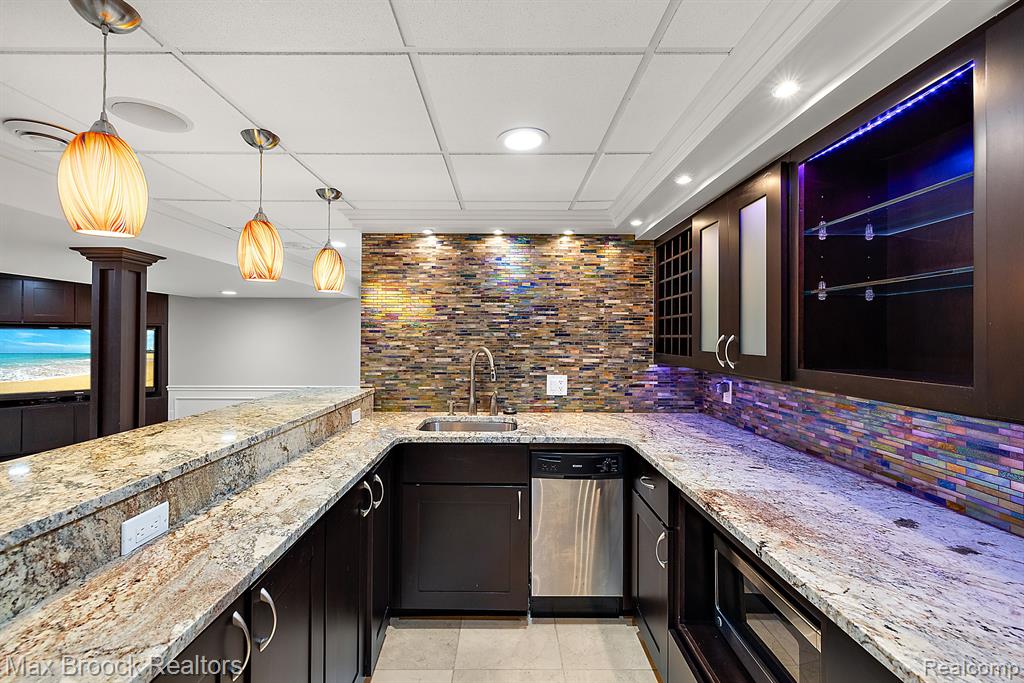 4696 PIER Court, Troy, MI 48098 — Photo 47