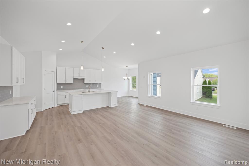 7453 Village Court, Davisburg, MI 48350 — Photo 18