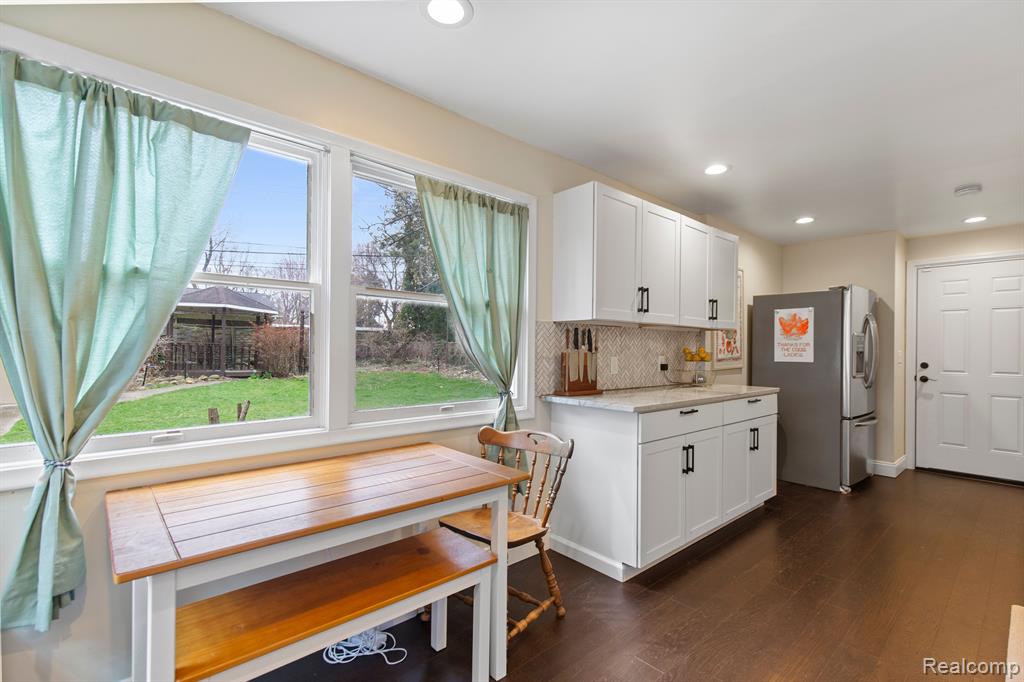716 WOODLAWN Avenue, Royal Oak, MI 48073 — Photo 12