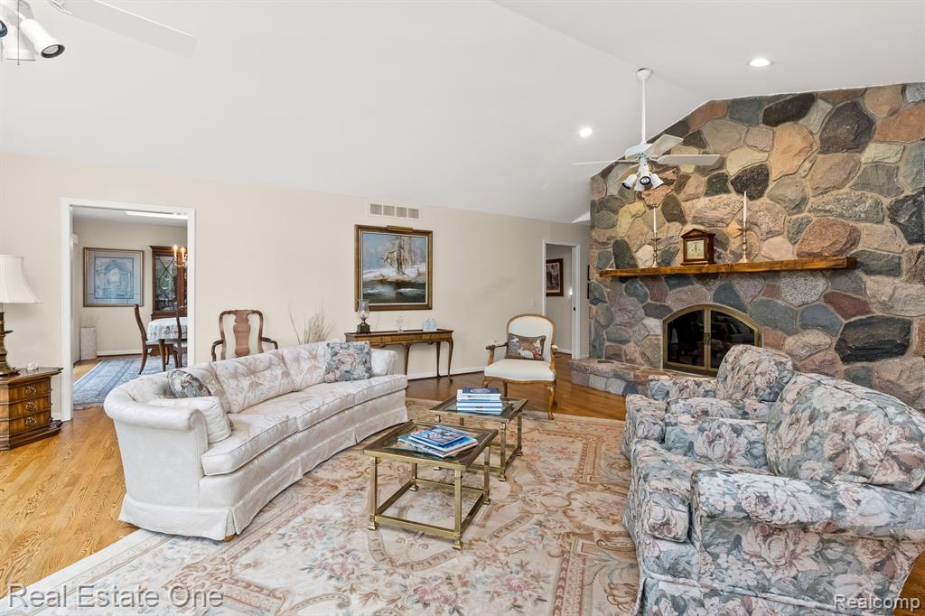 4342 MEADOW Lane, Orchard Lake Village, MI 48323 — Photo 12