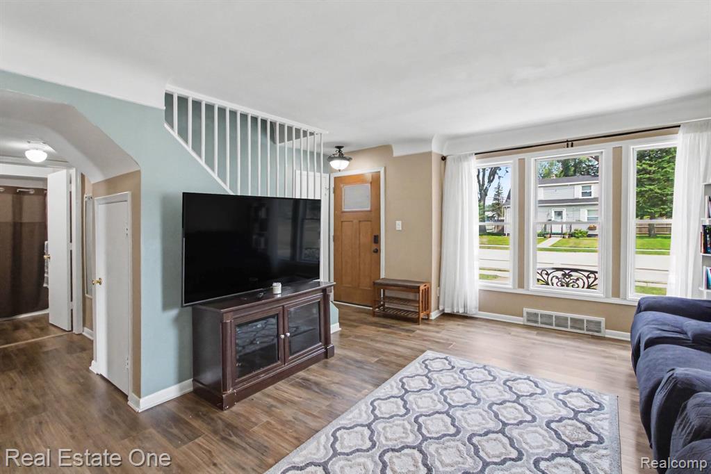 33065 John Hauk Street, Garden City, MI — Photo 5