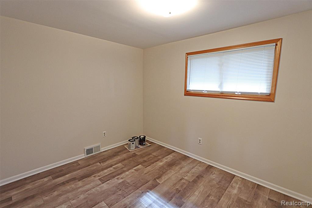 6964 Norborne Avenue, Dearborn Heights, MI 48127 — Photo 17