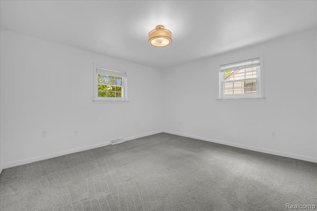 828 N Gainsborough Avenue, Royal Oak, MI 48067 — Photo 22