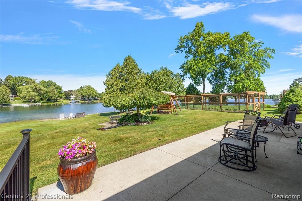 9311 Whipple Shores Drive, Clarkston, MI 48348 — Photo 17