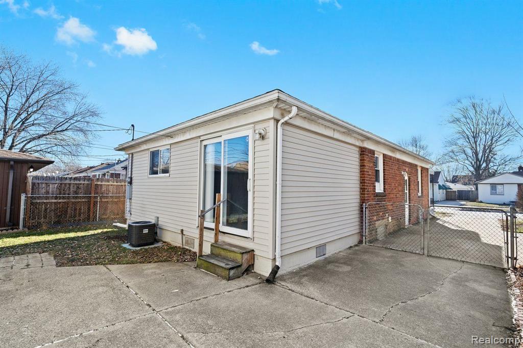 8241 KALTZ, Center Line, MI 48015 — Photo 6