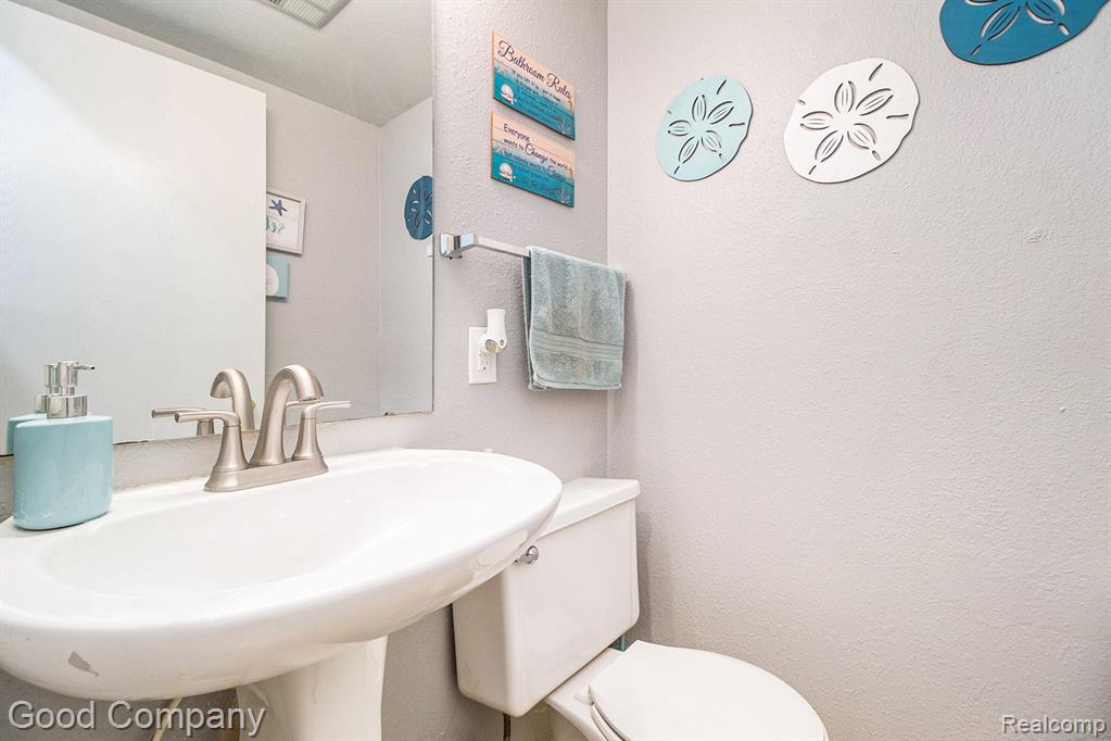 24911 AUBURN Lane, 24, Southfield, MI 48033 — Photo 11