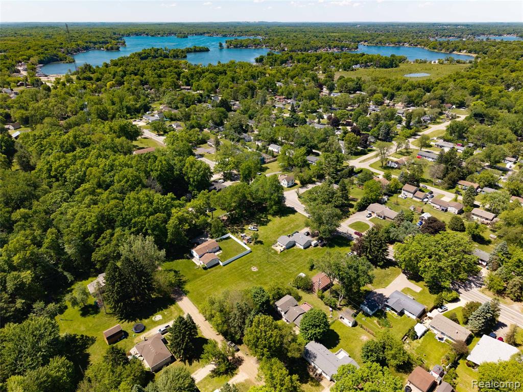 5069 Warmbriar Drive, White Lake, MI 48383 — Photo 2
