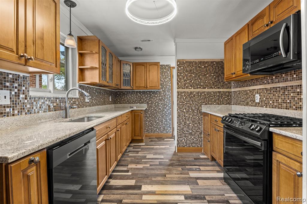 6151 Robindale Avenue, Dearborn Heights, MI 48127 — Photo 15