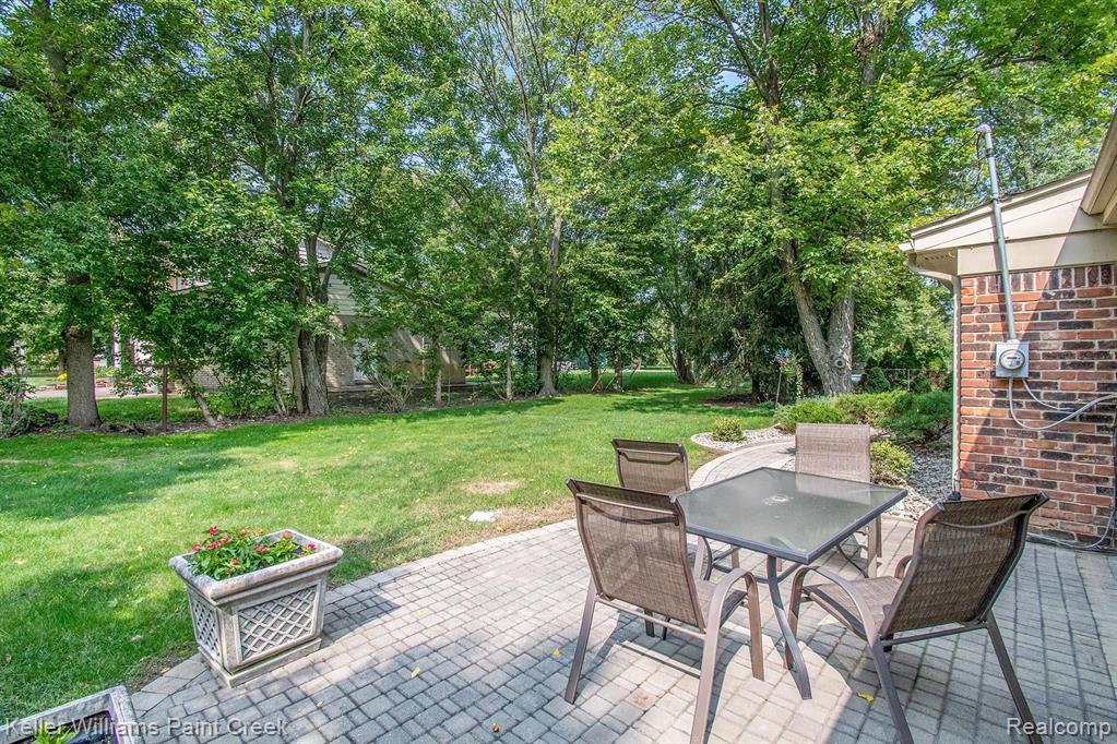 7374 WOODRIDGE Road, West Bloomfield, MI — Photo 22