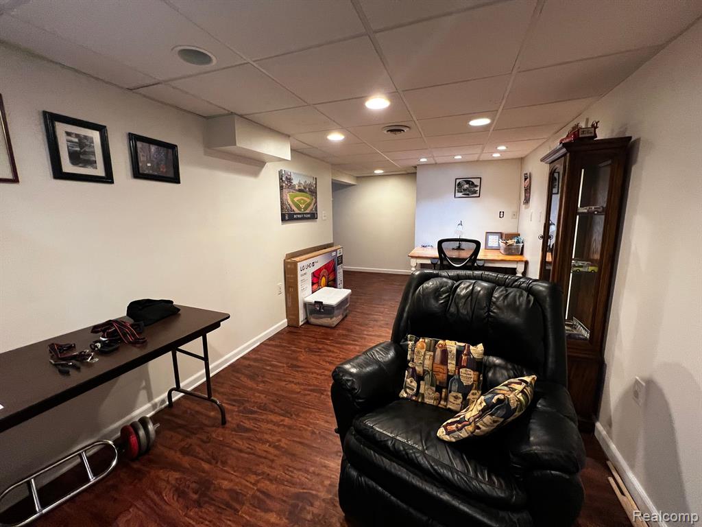 8514 HAMPSHIRE Drive, Sterling Heights, MI 48313 — Photo 35