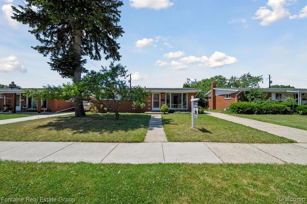 8657 Mercedes Street, Dearborn Heights, MI 48127 — Photo 2