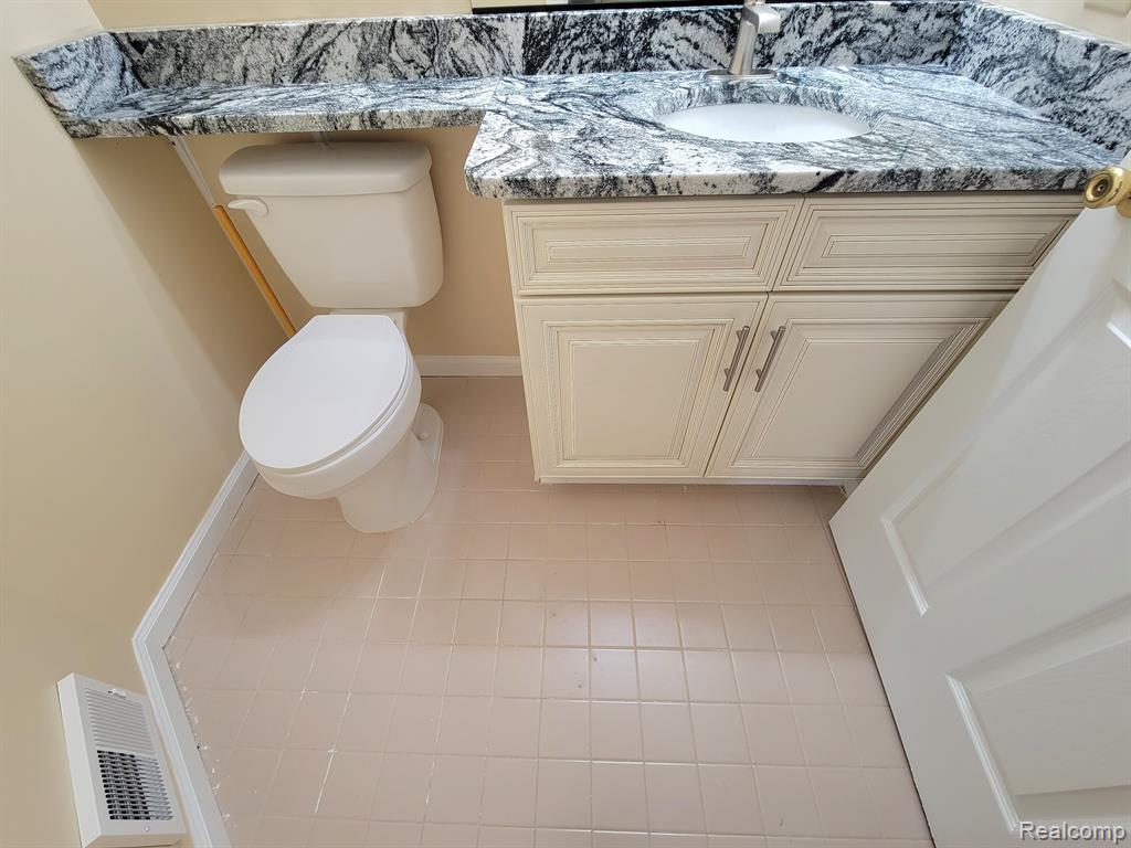 4640 SINGH Drive, Sterling Heights, MI 48310 — Photo 27