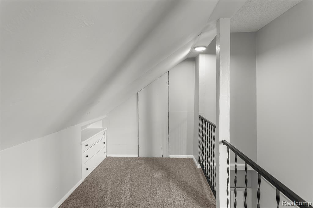9131 WHITCOMB Street, Detroit, MI 48228 — Photo 24