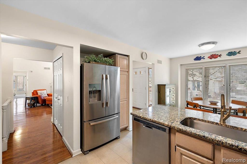 5853 Dawn Ridge Drive, Troy, MI 48098 — Photo 19
