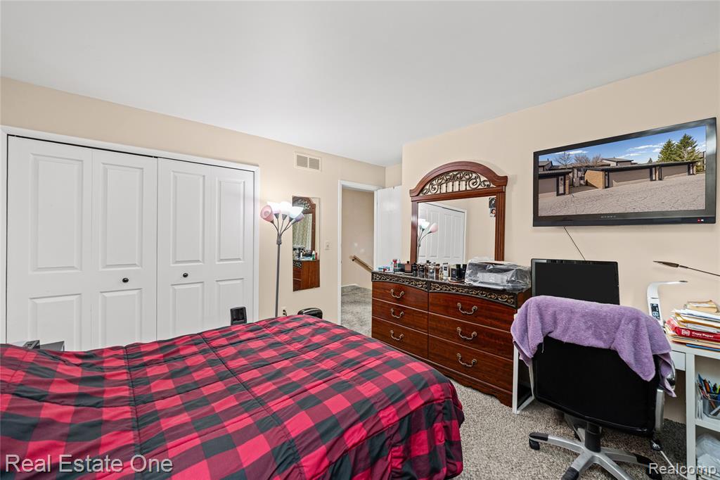5226 Brett Court, West Bloomfield, MI — Photo 38