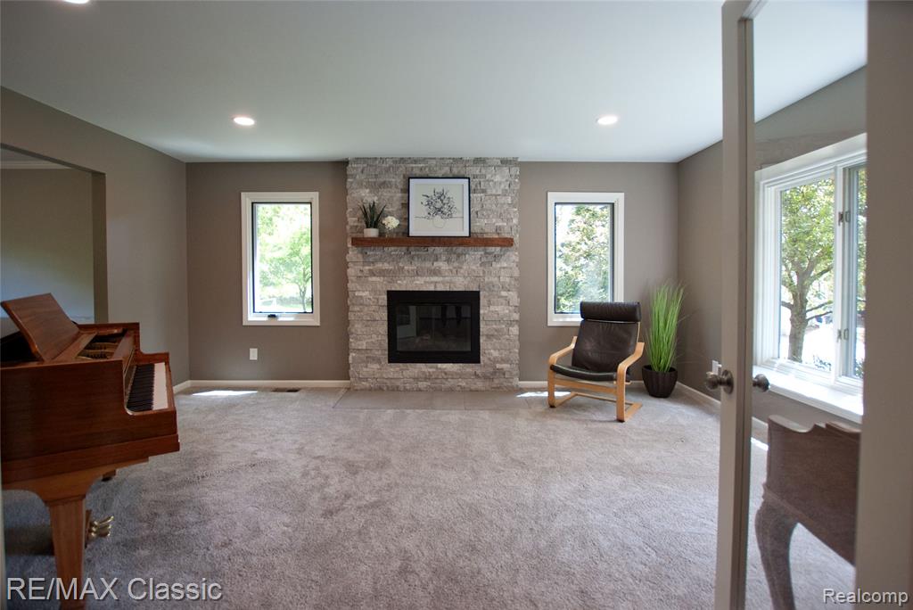 44500 Louvert Court, Novi, MI — Photo 8