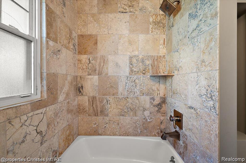11346 E Shore Drive, Whitmore Lake, MI 48189 — Photo 38